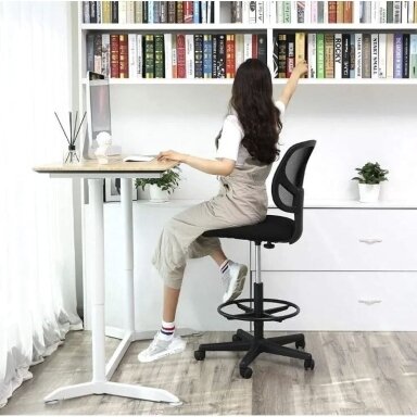 Ergonominė biuro kėdė su pakoju