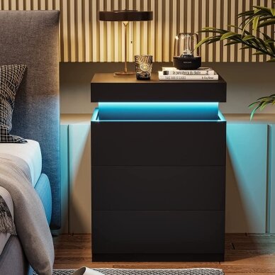 Pastatoma spintelė su trimis stalčiais ir LED apšvietimu KUMAR 1 Pastatoma spintelė su trimis stalčiais ir LED apšvietimu KUMAR 1